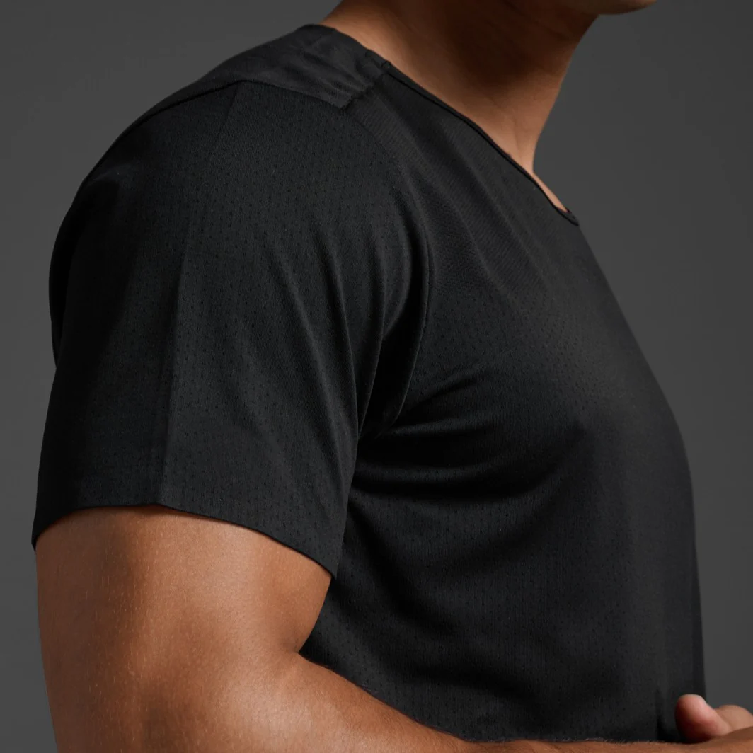 2XU Light Speed Tech Tee | Black / Black Reflective | Mens - Image 5