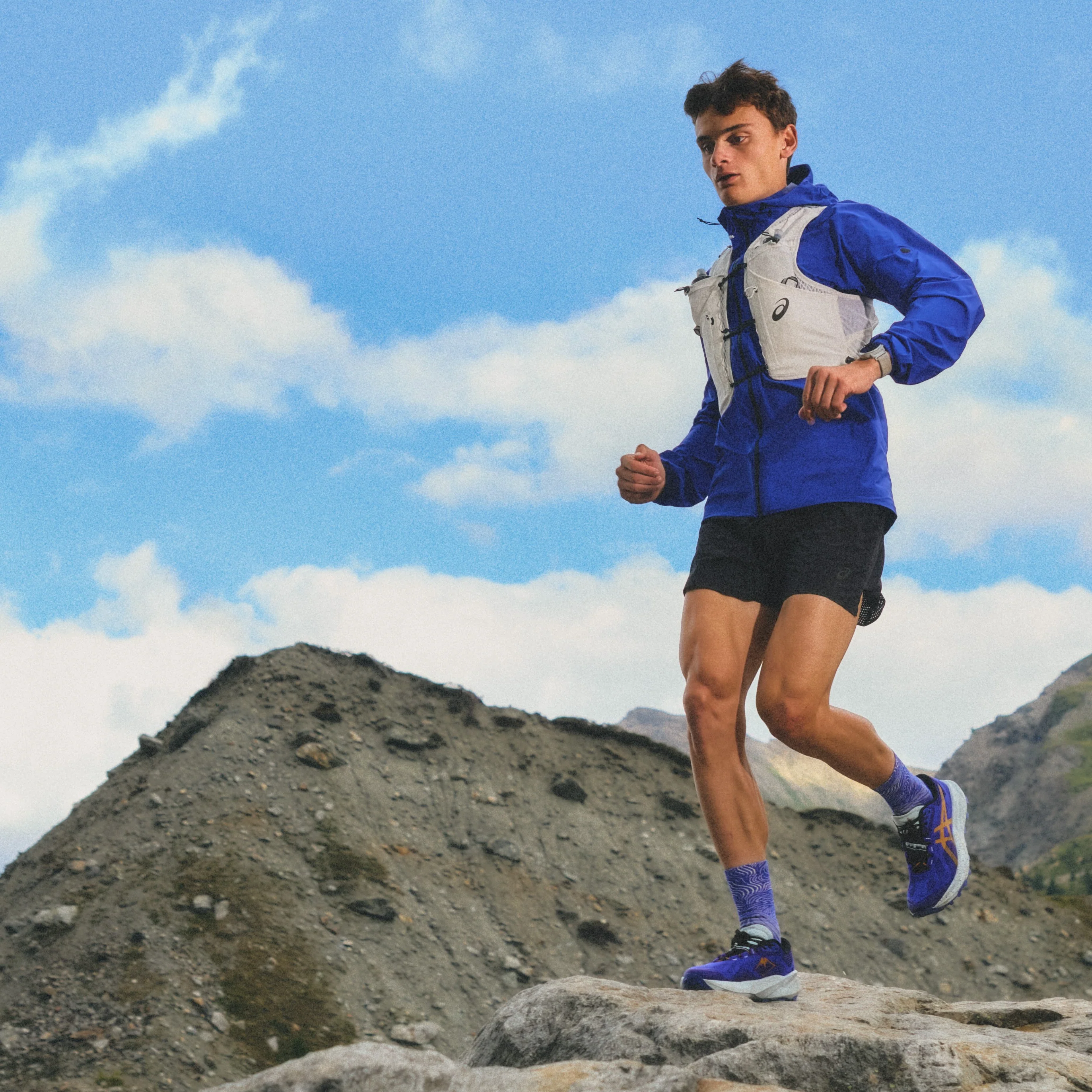 Asics Fujitrail Vest | 7L | Cream - Image 5