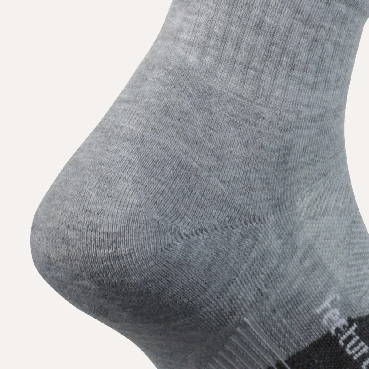 Feetures Trail | Max Cushion | Quarter Length | Light Grey - Image 3