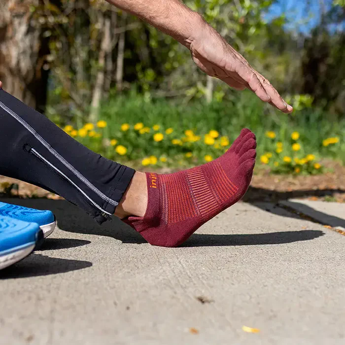 Injinji Run Sock | Lightweight | No Show | Mahogany - Image 3