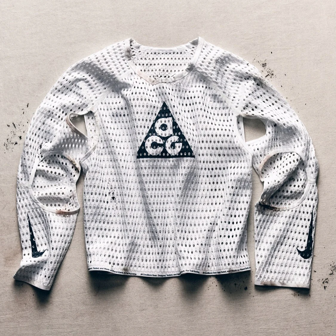 Nike ACG Radical AirFlow NXT Long Sleeve Tee | White / Anthracite | Mens - Image 9