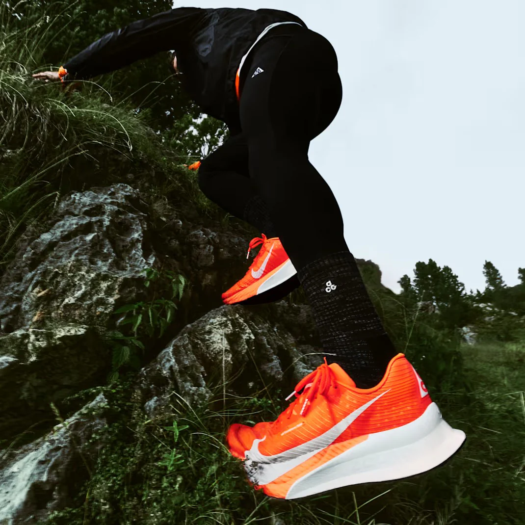 Nike ACG Ultrafly Trail | Hyper Crimson / White / Total Orange | Unisex - Image 9