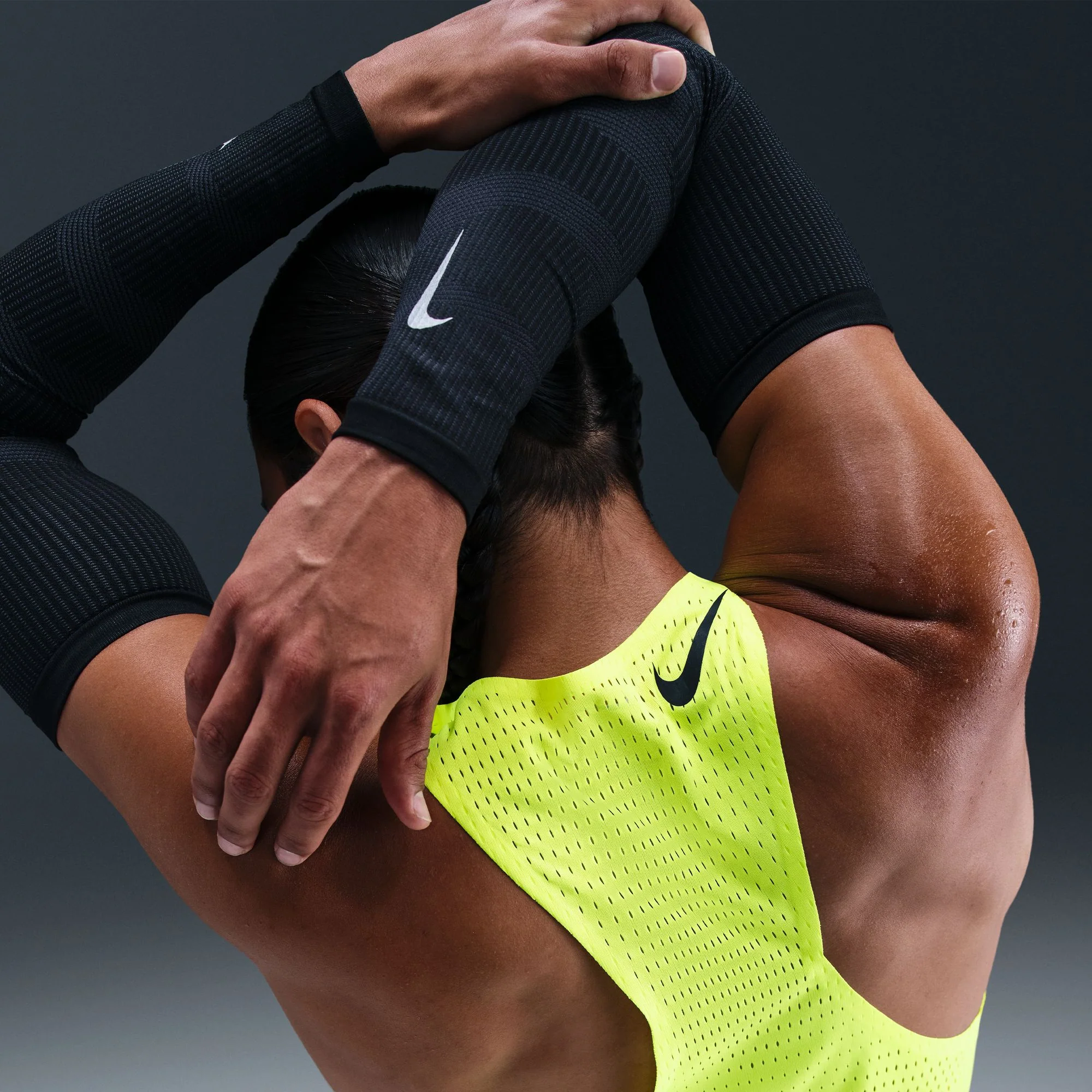 Nike AeroSwift Singlet | Volt / Black | Mens - Image 2