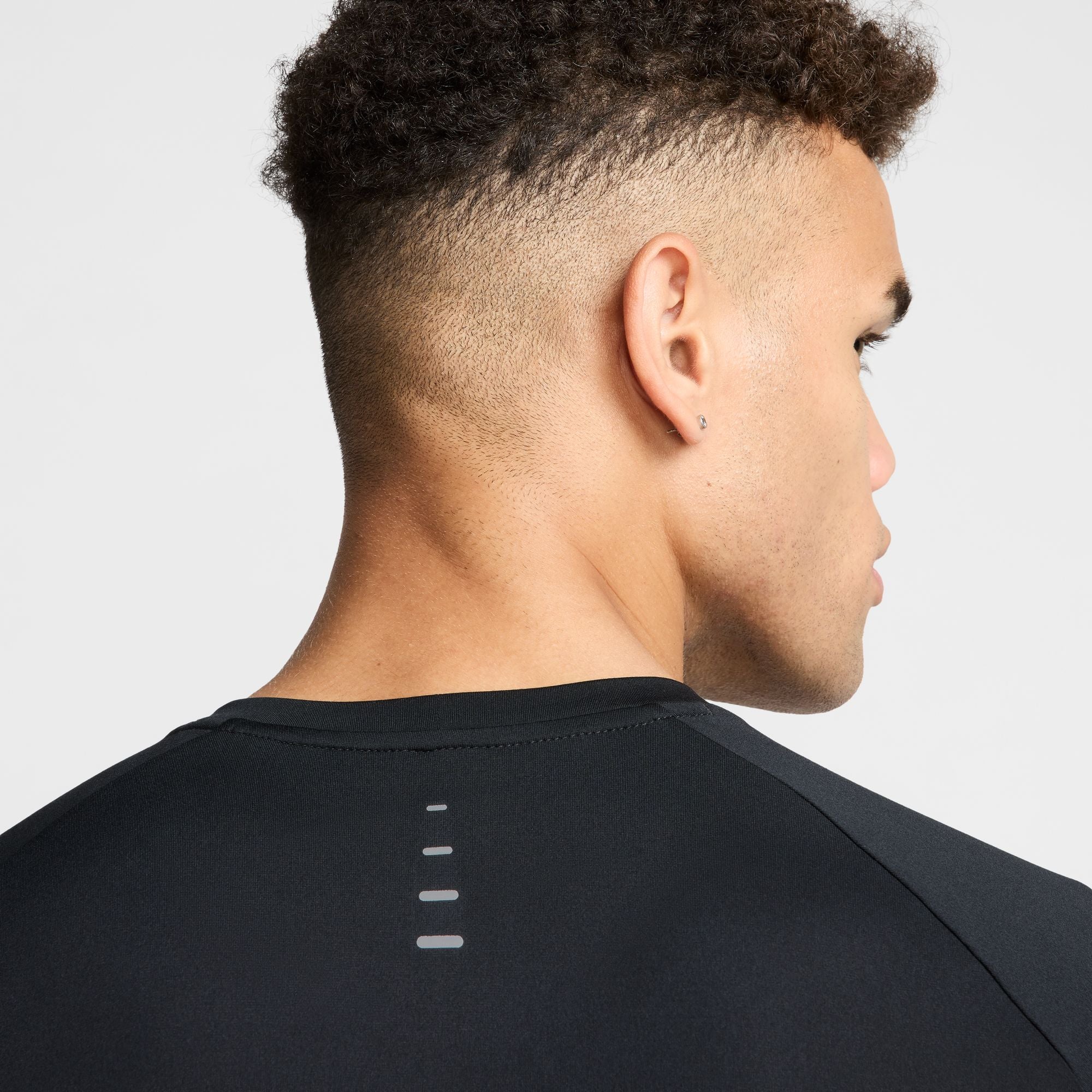 Nike Stride Tee | Black / Reflective Silver | Mens - Image 2