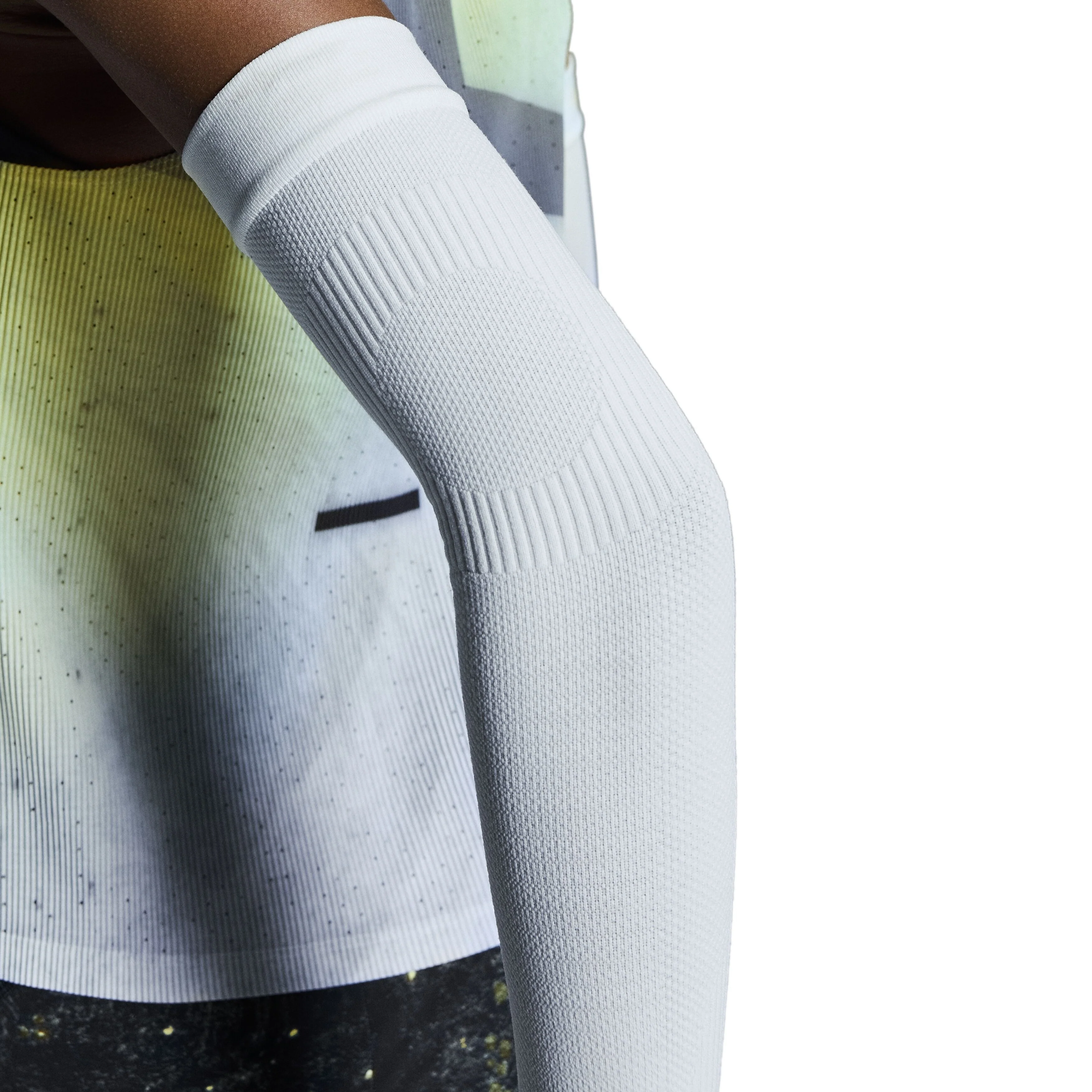 On Performance Arm Sleeves | White - Image 2