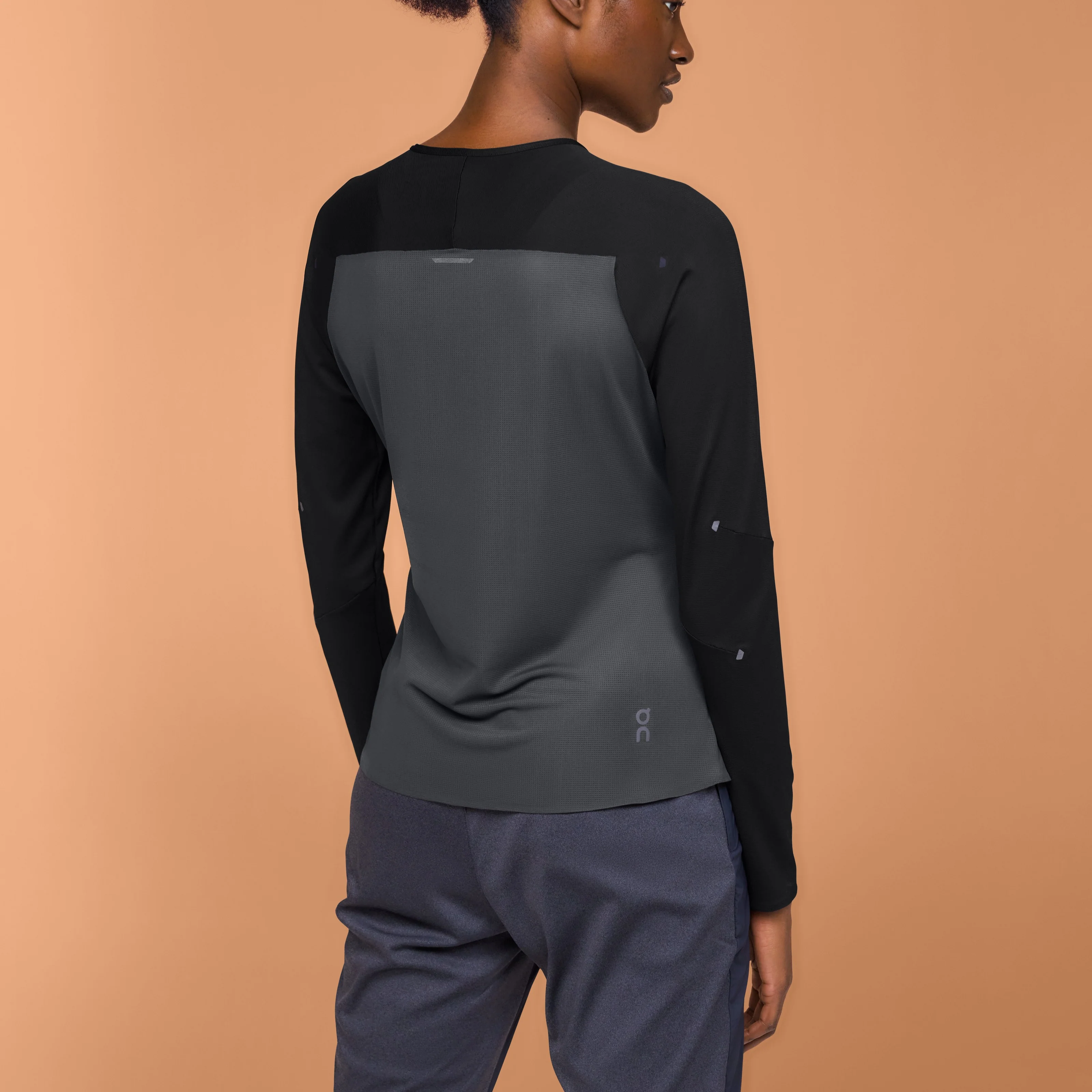 On Performance Long-T | Black / Eclipse | Womens - Image 2