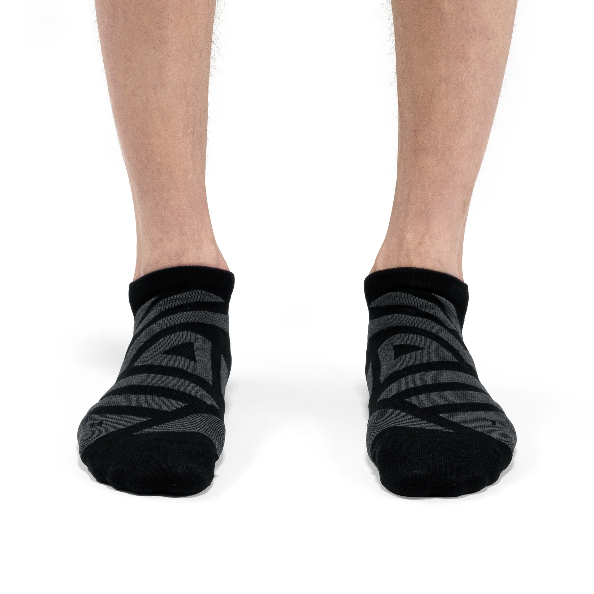 On Performance Low Sock | Black / Shadow - Image 4