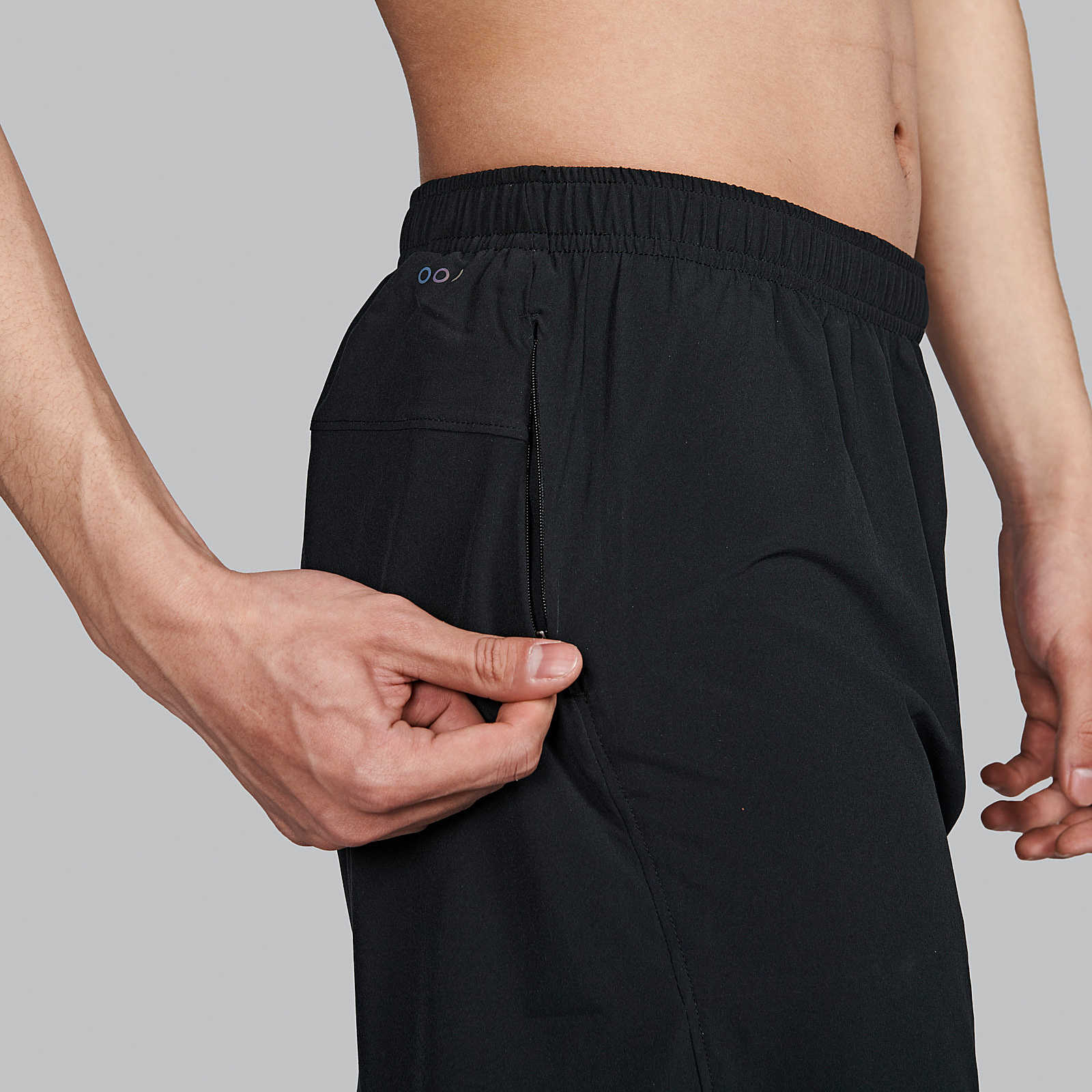 Saucony Outpace 5" Shorts | Black | Mens - Image 2